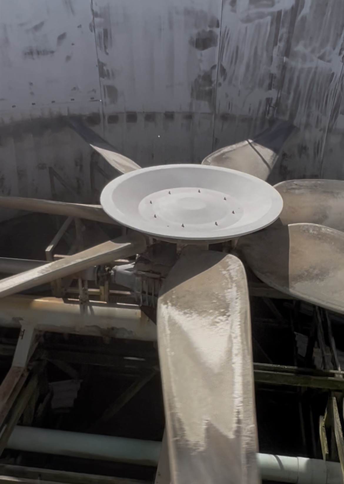 Typical fan assembly with seal disc